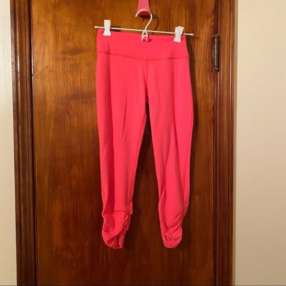 Beyond Yoga Leggings Capri Bright Neon Pink Cinched Cropped Workout Active Soft